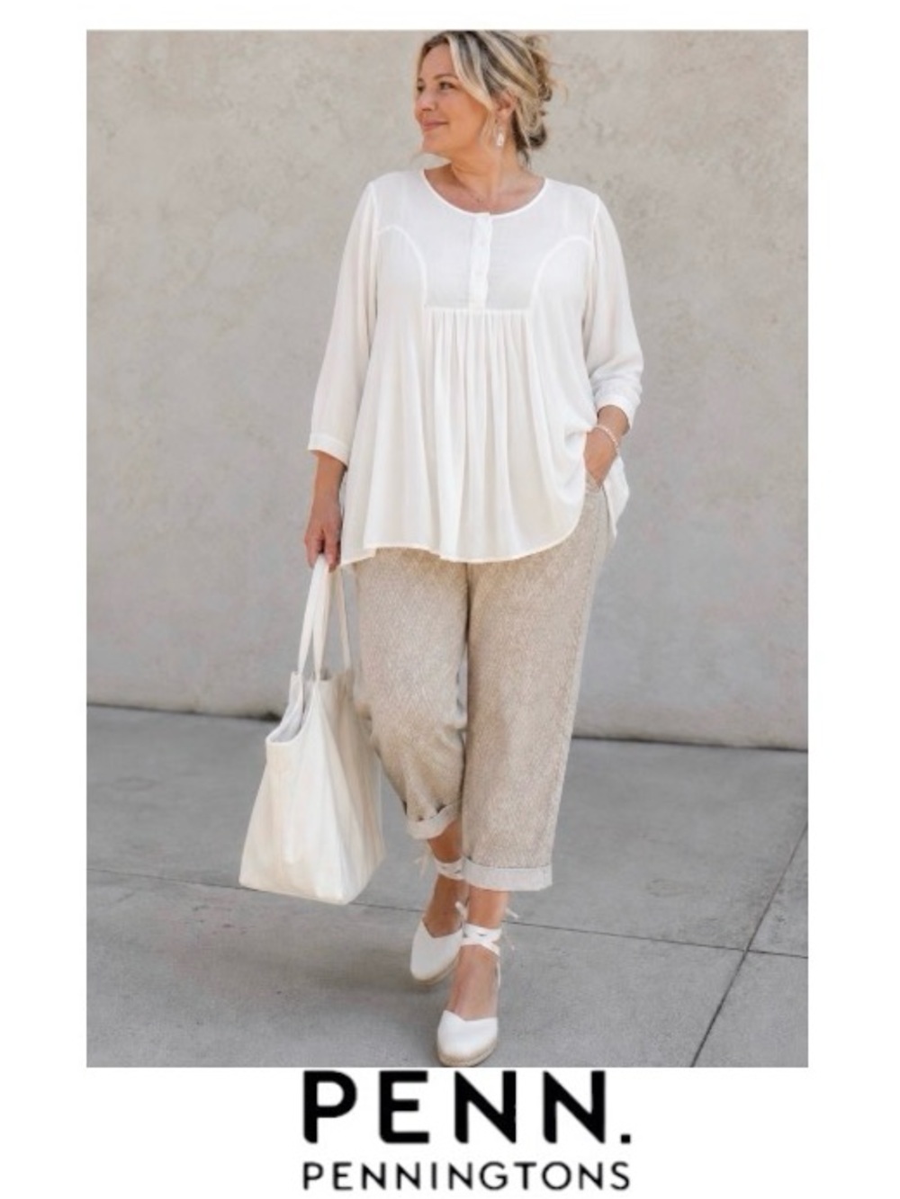 3X Flowy Tunic Top in Soft Winter White, d/C Jeans